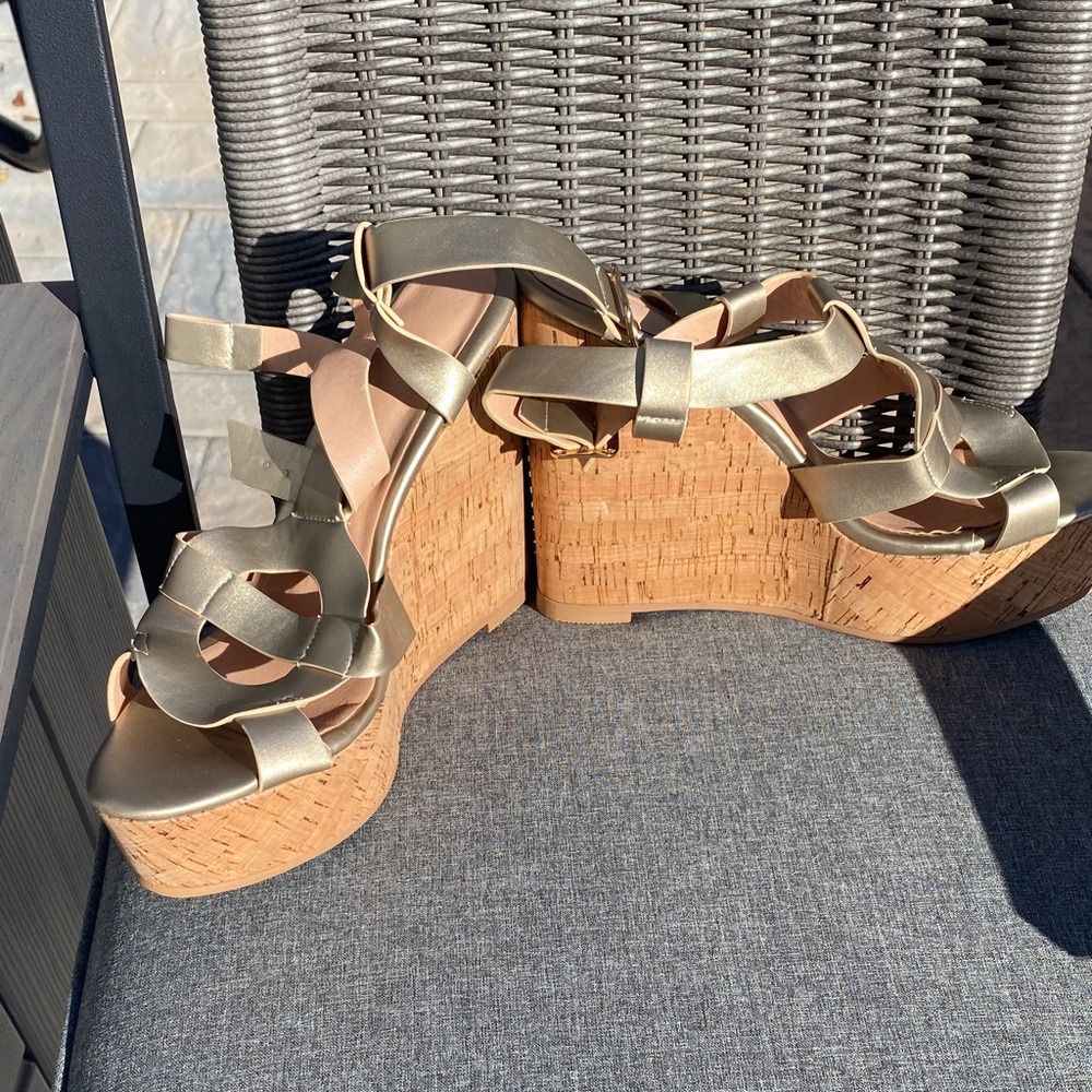 Source Unknown Metallic Gold Platform Sandals - image 2